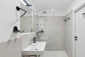 Queen Room | Bathroom | Eco-friendly toiletries, hair dryer, towels, soap