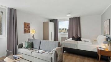 Queen Room with sofa bed | Individuell dekoriert, individuell eingerichtet, Schreibtisch