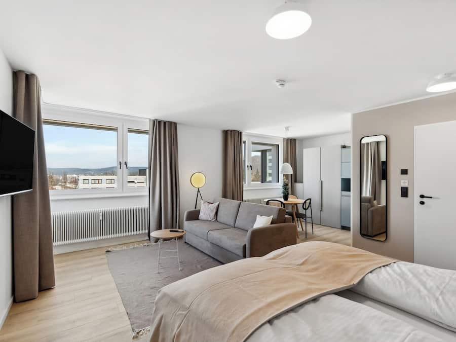 Queen Room with sofa bed | Individuelt dekorert, individuelt innredet og skrivebord