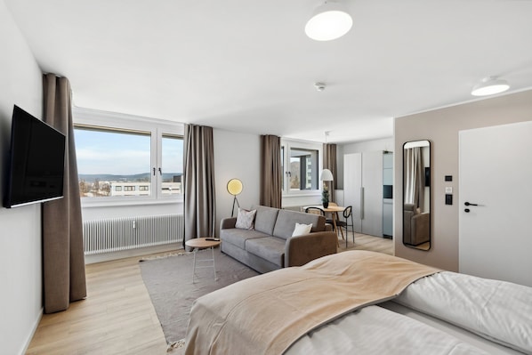 Queen Room with sofa bed | Individually decorated, individually furnished, desk, laptop workspace