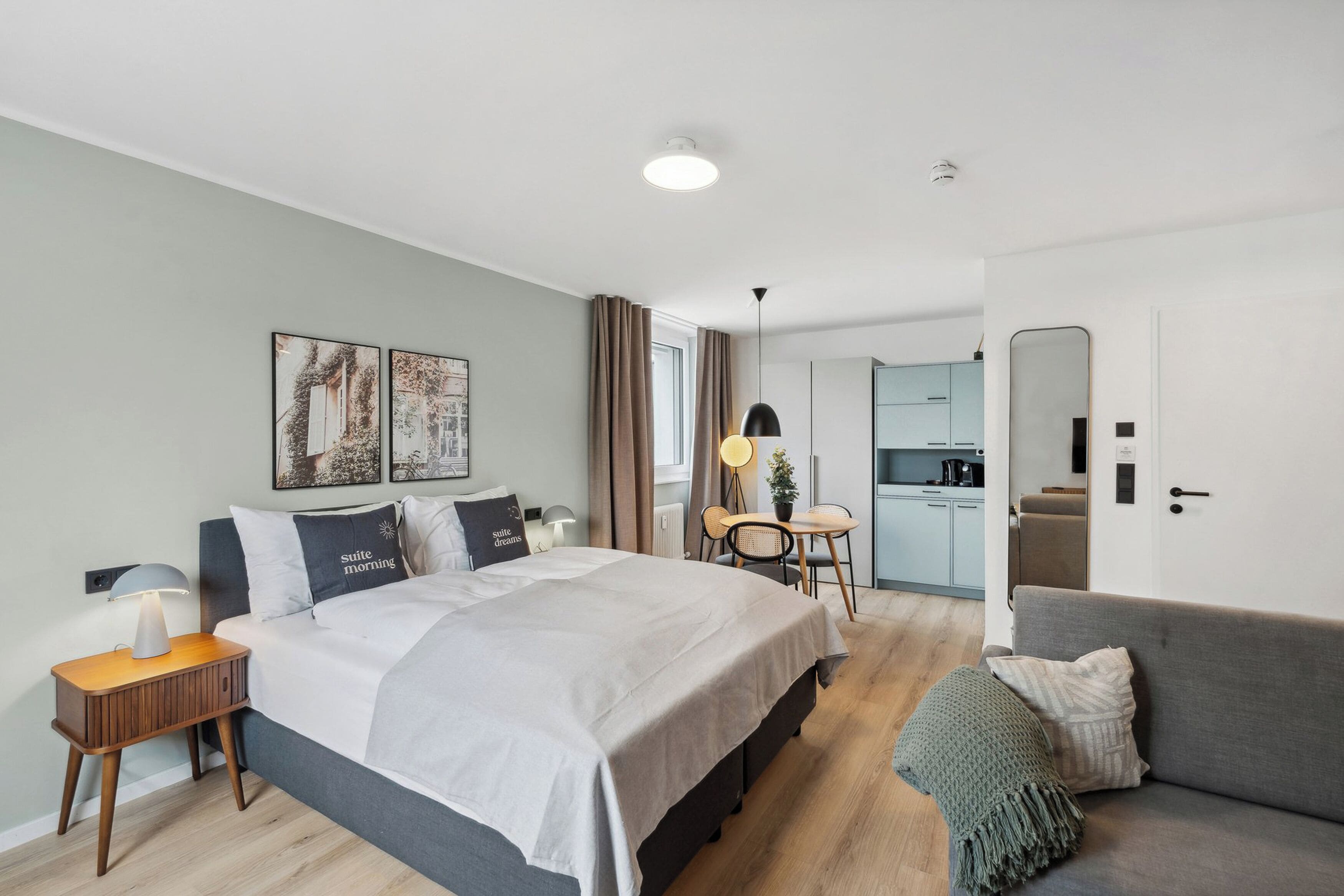 Decoración personalizada, muebles diferentes y escritorio 
