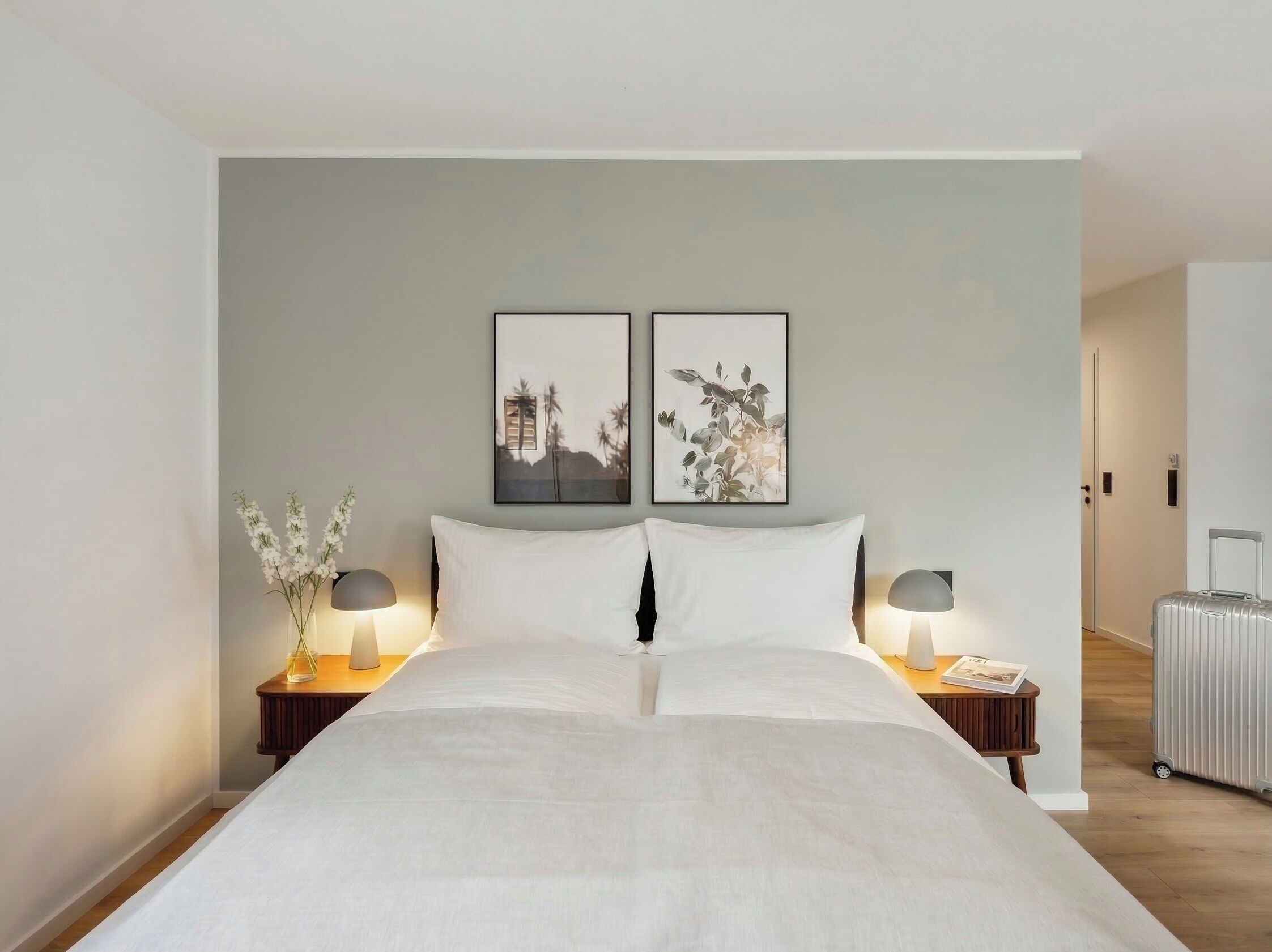 Queen Room with sofa bed | Decoración individual, mobiliario individual, escritorio