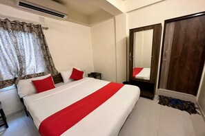 Deluxe Room | Desk, free WiFi, bed sheets - Hotel Kalyan Palace (Ahmedabad)