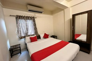 Deluxe Room | Desk, free WiFi, bed sheets - Hotel Kalyan Palace (Ahmedabad)