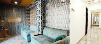 Hotel Versova Inn