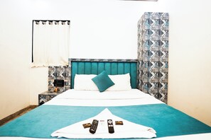 スタンダード スイート | デスク、アイロン / アイロン台、WiFi (無料)、ベッドシーツ