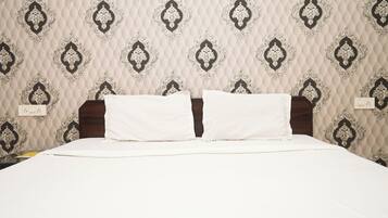 Deluxe Double Room | Desk, iron/ironing board, free WiFi, bed sheets