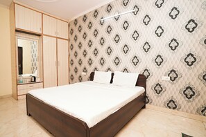 Dobbeltrom – deluxe | Skrivebord, strykejern/-brett, wi-fi (inkludert) og sengetøy