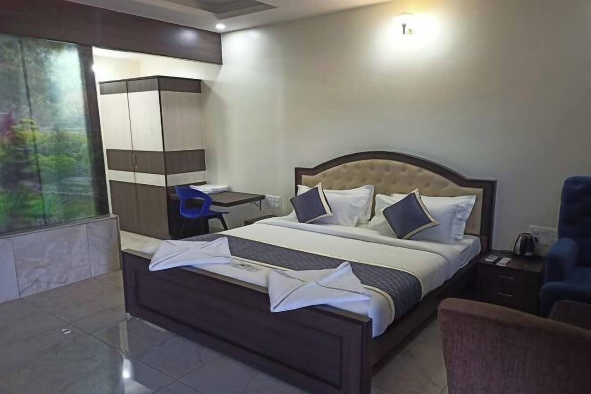 Iron/ironing board (on request), bed sheets