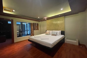 Chambre Deluxe | Coffres-forts dans les chambres, bureau, Wi-Fi gratuit, draps fournis