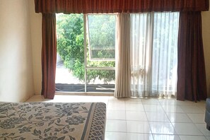 Phòng dành cho gia đình | Bàn, màn/rèm cản sáng, bàn ủi/dụng cụ ủi quần áo 