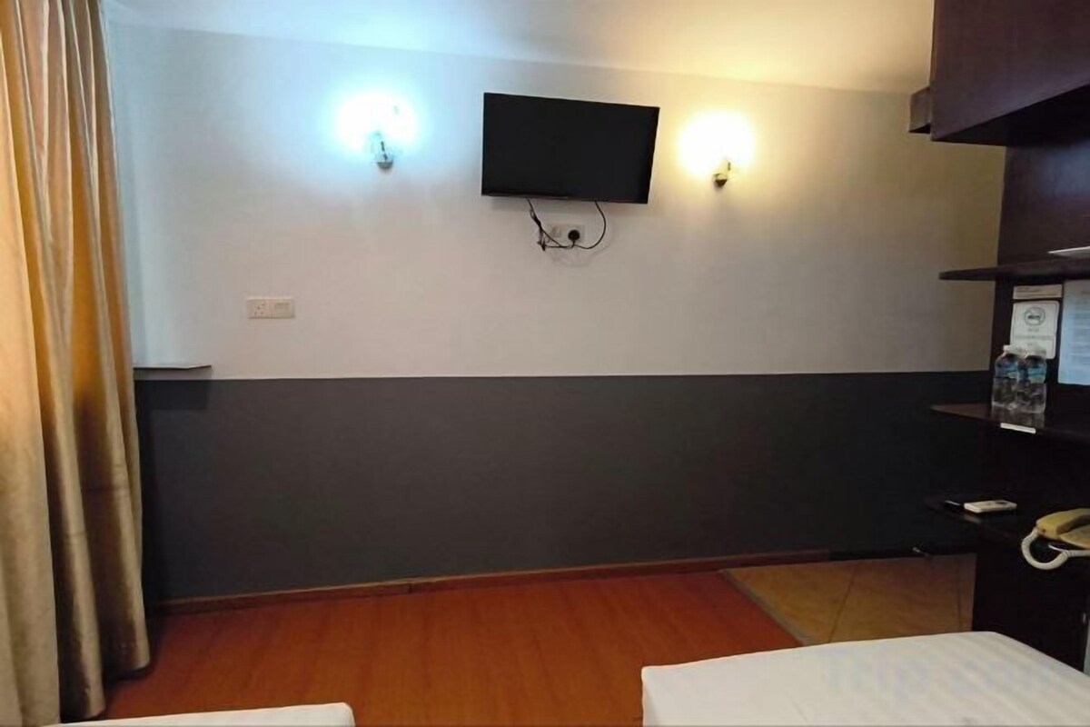 Iron/ironing board (on request), bed sheets