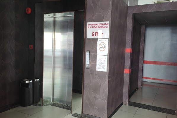 An elevator interior with a sign indicating no smoking. - Hotel D'New 1 KK Sabah (Kota Kinabalu)
