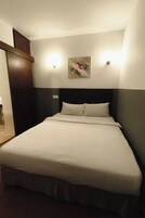 Standard Double Room | Iron/ironing board, bed sheets