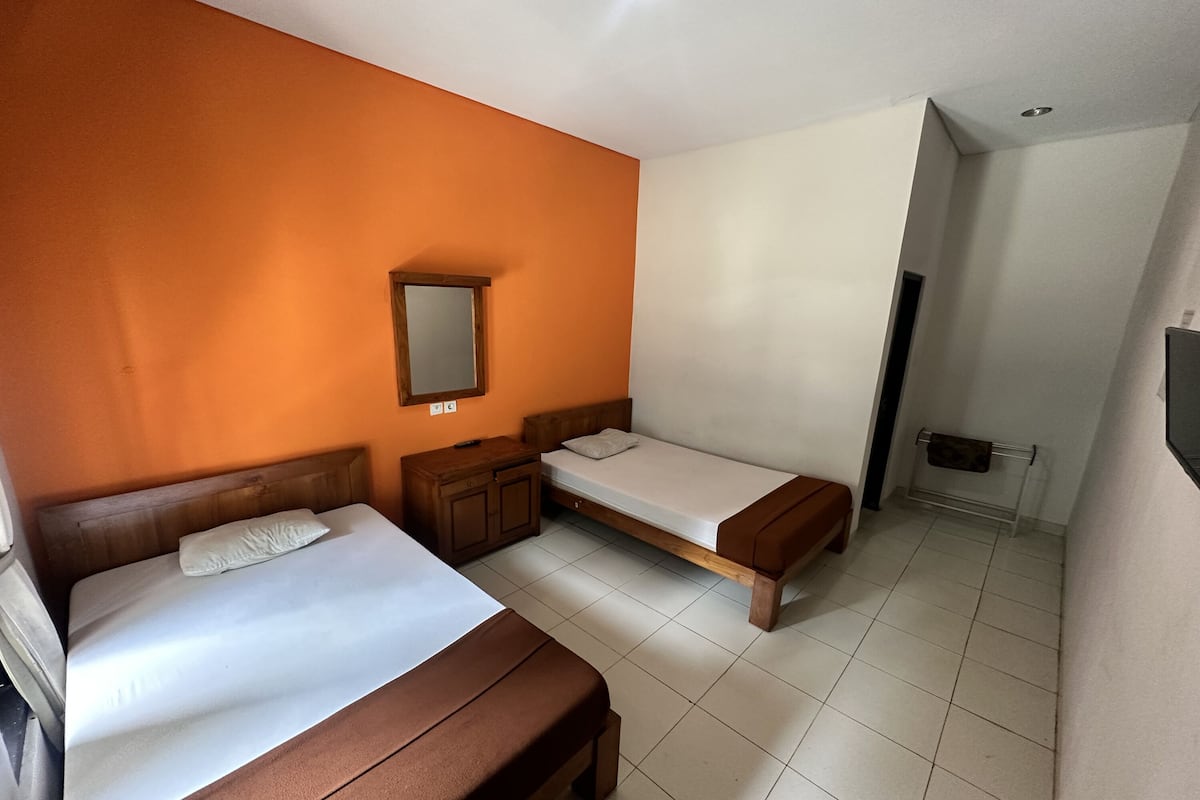 Standard Double Room | Desk, free WiFi, bed sheets