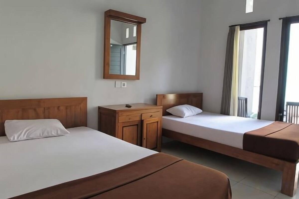 Desk, free WiFi, bed sheets