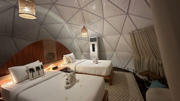 Family Dome Tent Twin | 書桌、折疊床/加床、免費無線上網、床單