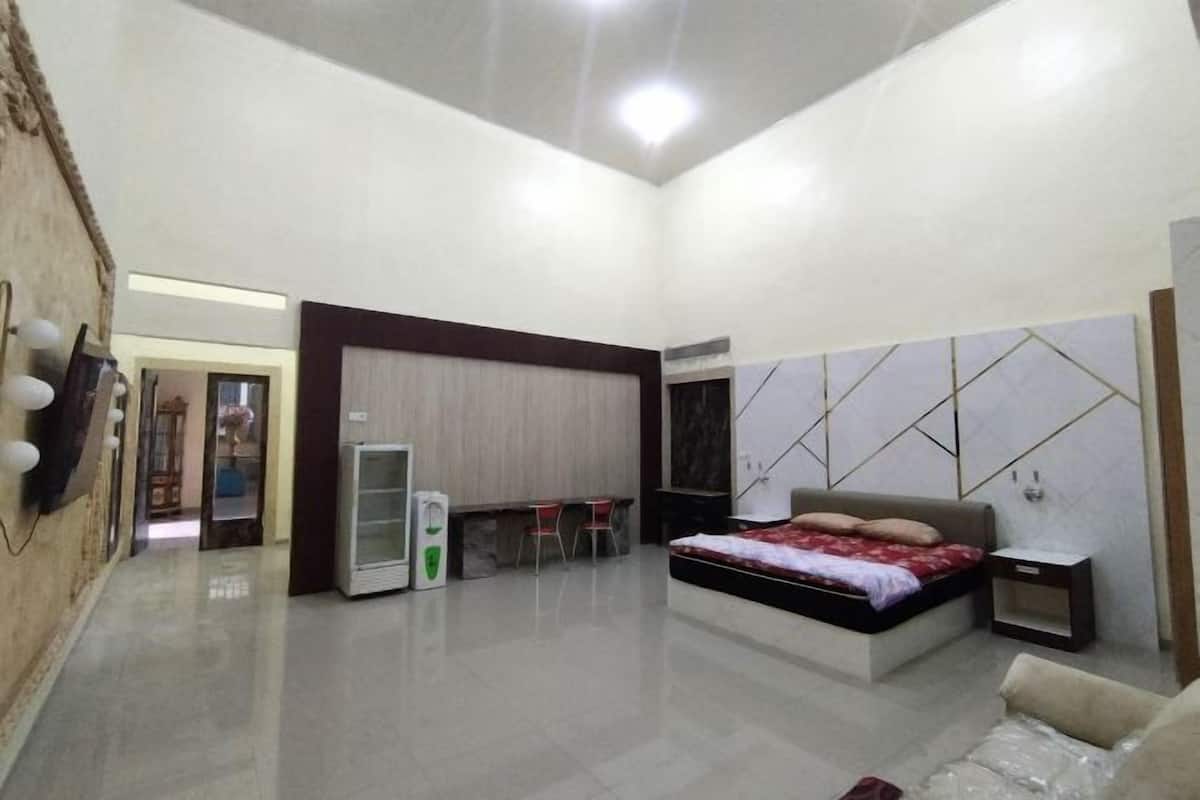 1 bedroom, in-room safe, desk, free WiFi