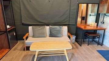 Televisión LCD de 32 pulgadas con canales vía satélite