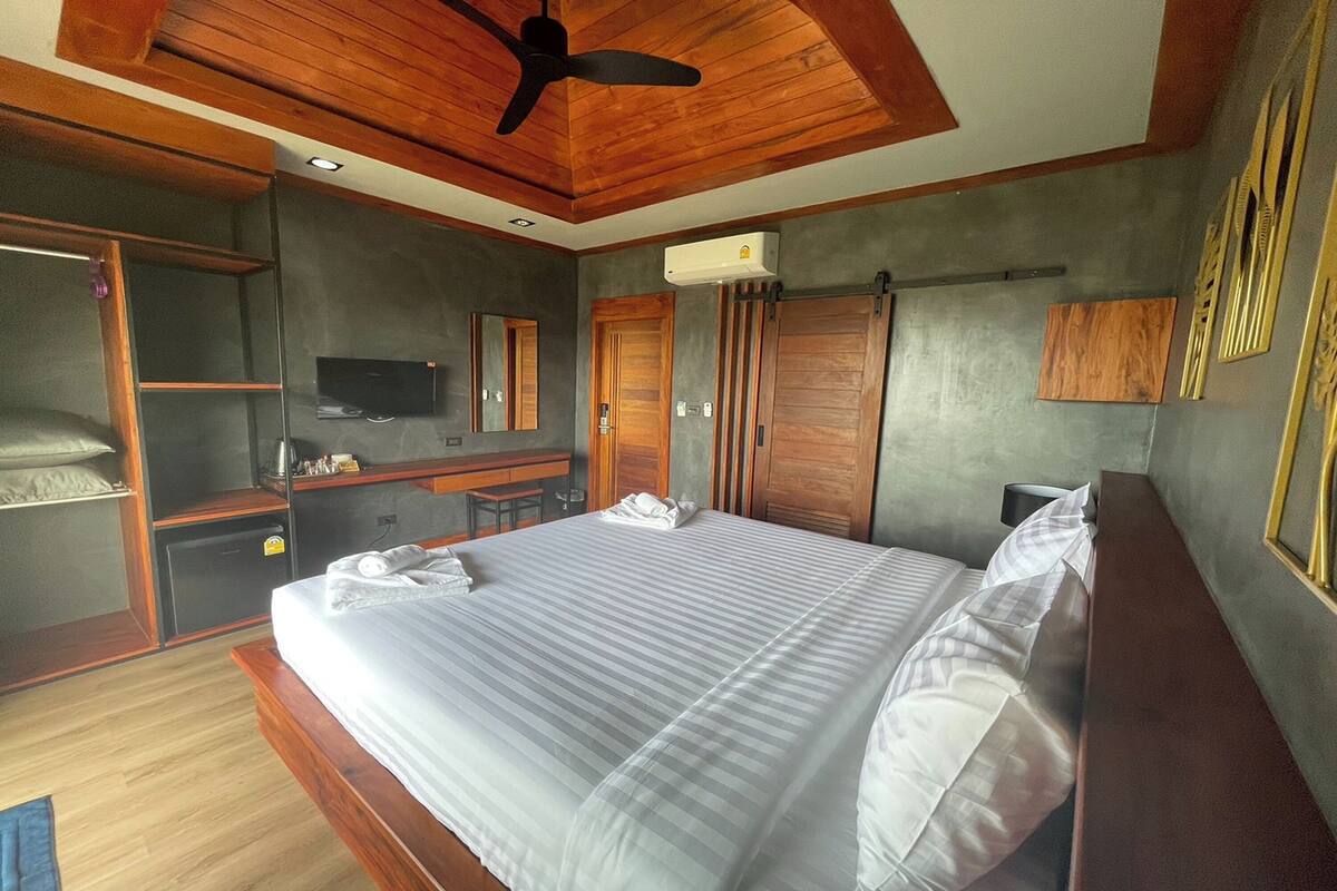 Superior King Villa | 1 bedroom, desk, WiFi (free), bed sheets
