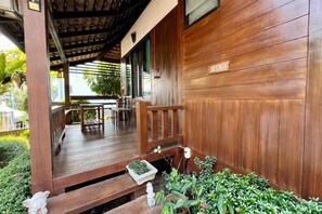 Deluxe Cabin | Minibar, desk, iron/ironing board, bed sheets - Huen Pak Mon Chantra (Chiang Rai)