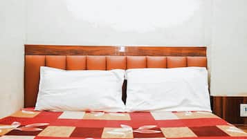 Standard Room | Desk, free WiFi, bed sheets