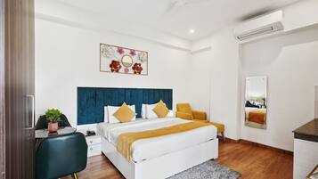 Luxury Room | Desk, blackout drapes, iron/ironing board, rollaway beds