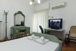 Apartment | 2 bedrooms, iron/ironing board, free WiFi - Koukaki Vintage Look 2BR Apt w Balcony (Athens)