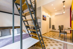 Apartamento básico | Ferros/tábuas de passar roupa, Wi-Fi de cortesia, roupa de cama