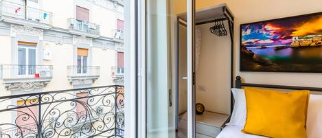 Romantic Apartment | Balcony