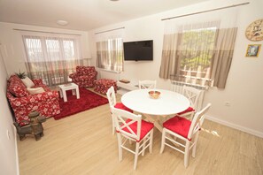 Interior - Riviera Blue - Apartment RED with sea view, balcony, hot tub and private parking (Opric)