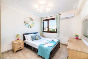 3 bedrooms, bed sheets - Villa Greco Mare #21 (Paralimni)