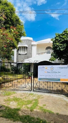 Myspace Holiday Inn - Ooty