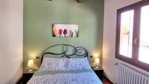 2 室のベッドルーム、アイロン / アイロン台、WiFi、ベッドシーツ