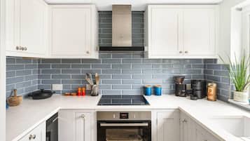 Cottage | Dapur pribadi | Lemari es, microwave, oven, dan kompor