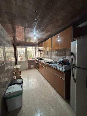 Fridge, oven, cookware/dishes/utensils, cleaning supplies