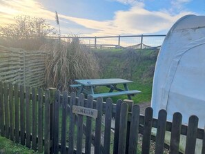 Property grounds - Cosy 1 Bedroom Cabin- Moon Pod (Salisbury)