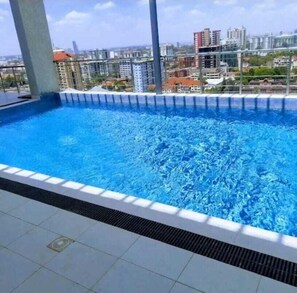 Outdoor pool - Lux Suites Imagine Luxury Apartments (Nairobi)