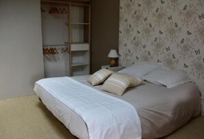 2 sovrum, skrivbord, strykjärn/strykbräda och gratis wi-fi