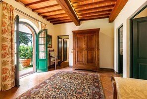 9 habitaciones, tabla de planchar con plancha y wifi gratis 