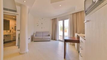 Studio, Garden View | In-room safe, laptop workspace, free cribs/infant beds, free WiFi