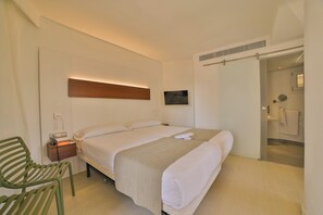Een laptopwerkplek, gratis babybedden, gratis wifi, beddengoed