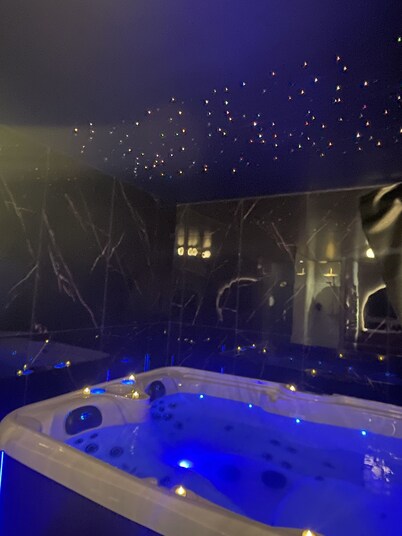 Gîte Romantique Avec SPA et Accessoires Coquins