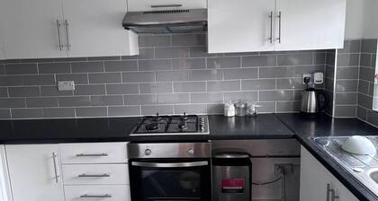 Spacious 2-bed Apartment in Hornchurch