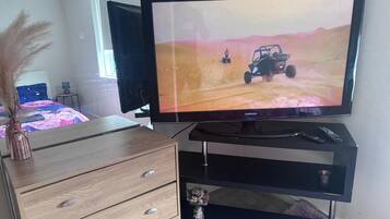 Apartment | 2 bedrooms, iron/ironing board, free WiFi, bed sheets