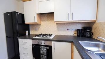 Rumah | Dapur pribadi | Lemari es, microwave, oven, dan kompor