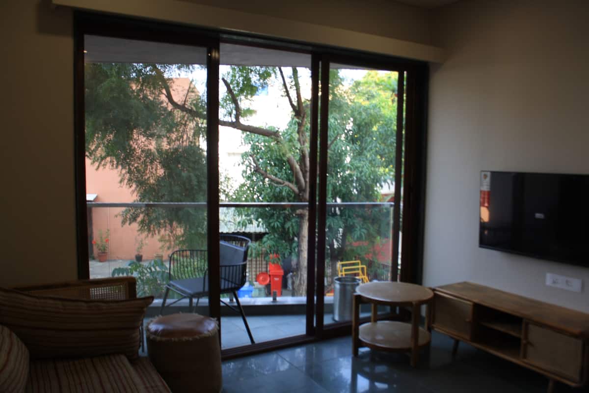 Premium Apartment | 1 bedroom, desk, soundproofing, bed sheets