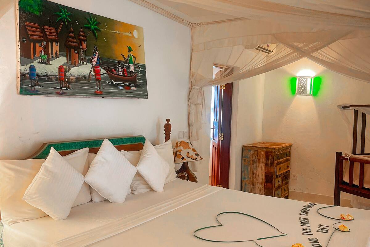 Minibar, desk, laptop workspace, blackout curtains