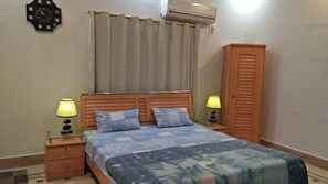 Habitación Deluxe doble | Sistema de insonorización, tabla de planchar con plancha, wifi gratis