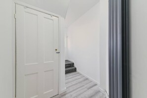 Interior - Beckenham Place - Free Parking - Self Check-in (Bromley)